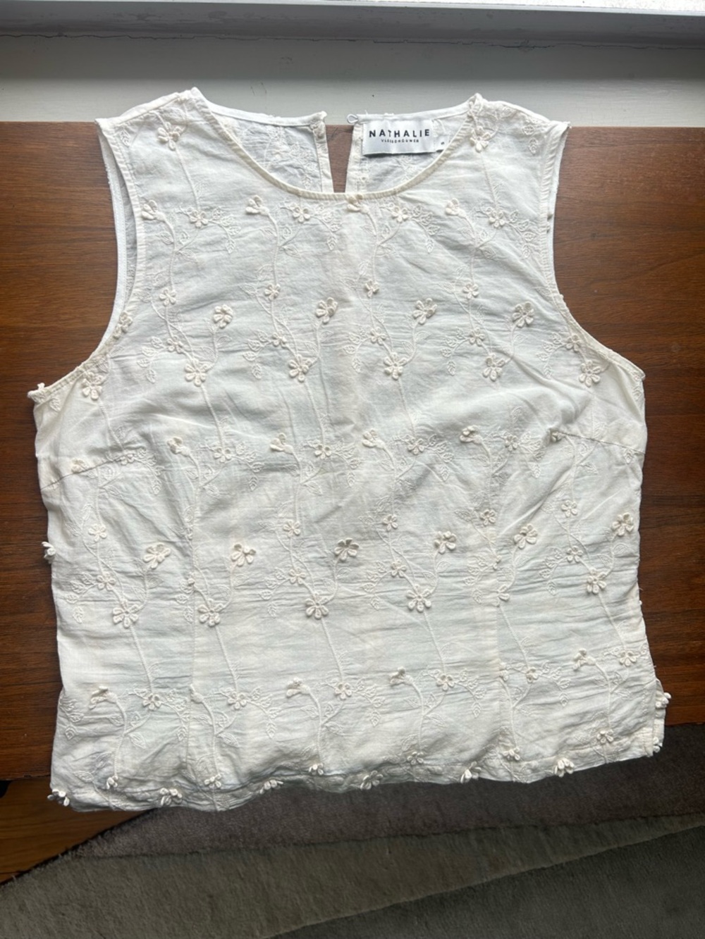 Gorgeous embroidered top, small